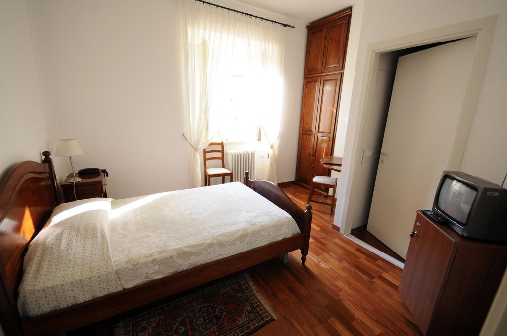Guest House Domus Ουρμπίνο Εξωτερικό φωτογραφία