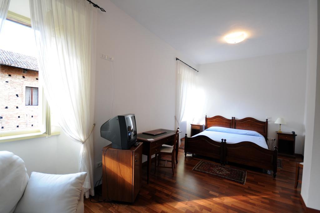 Guest House Domus Ουρμπίνο Εξωτερικό φωτογραφία